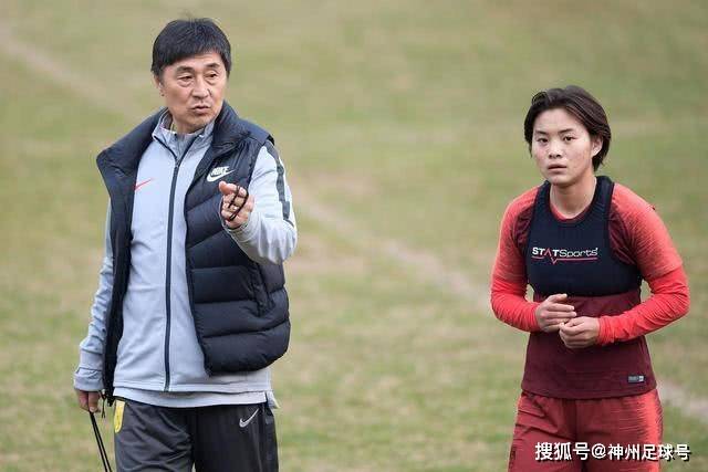 官方：德罗西出任罗马主帅 合同至2024年6月