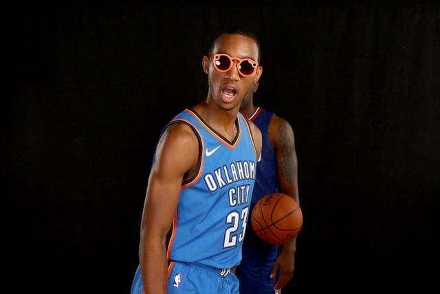 战争谣言冲击足坛:伊朗球星回国参军？C罗跑路