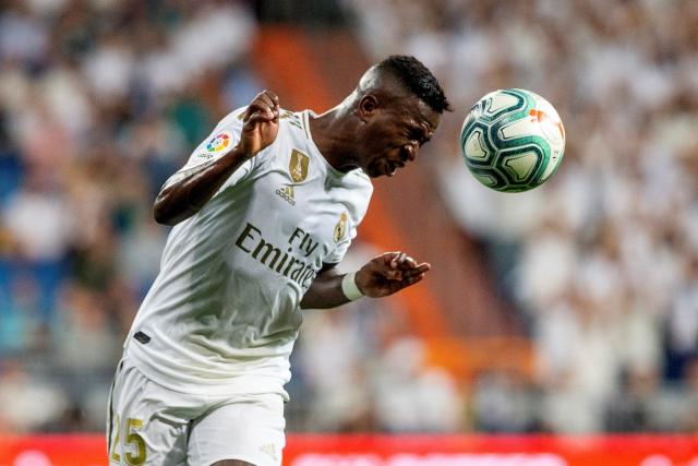 欧冠-莱万梅开二度奥尔莫破门 巴萨3-0布雷斯特