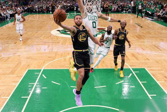 NBA新赛季前瞻：争冠格局混乱 詹杜库难现辉煌